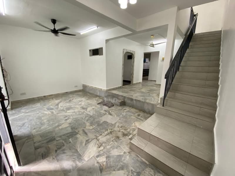 Bandar Country Homes untuk Untuk Dijual - RM 420,000, Apr 2026 - Living Room - PropertyGuru.com.my