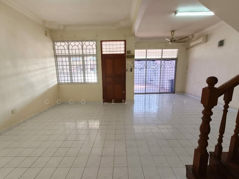 2-storey Terraced House for Sale in Taman Puteri Wangsa (Ulu Tiram) - Coco Feng Lily - Living Room - PropertyGuru.com.my