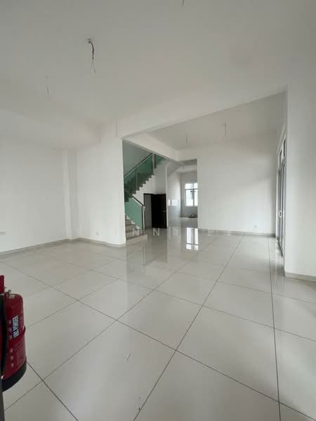 Rumah Banglo untuk Dijual di Taman Kota Permai (Bukit Mertajam) - Elynn Tee - Living Room - PropertyGuru.com.my
