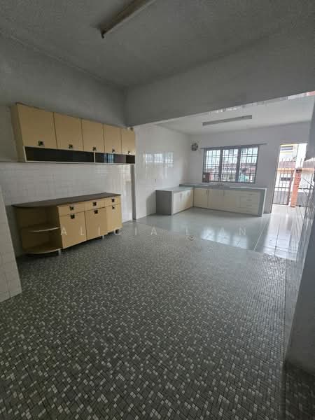 2-storey Terraced House for Sale in Taman Pelangi (Johor Bahru) - Alicia Lian - Kitchen - PropertyGuru.com.my