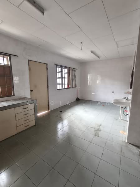2-storey Terraced House for Sale in Taman Pelangi (Johor Bahru) - Alicia Lian - Kitchen - PropertyGuru.com.my