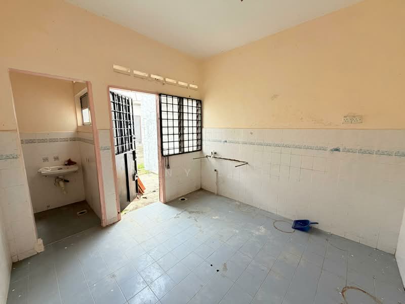 2-storey Terraced House for Sale in Bandar Selesa Jaya (Skudai) - Jeny Loo - Kitchen - PropertyGuru.com.my