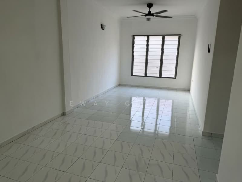 Bandar Baru Permas Jaya untuk Untuk Dijual - RM 238,000, Mac 2026 - Living Room - PropertyGuru.com.my