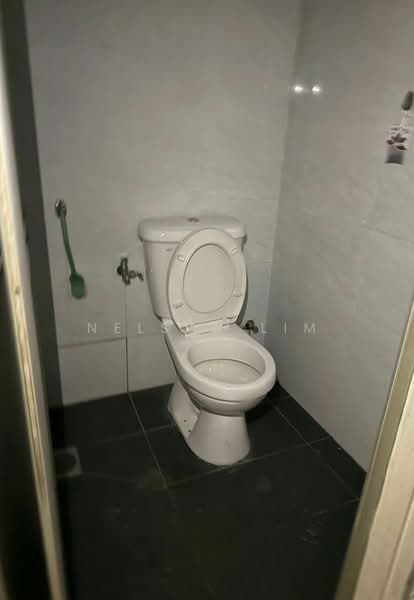 Shop / Office for Rent in Taman Molek (Johor Bahru) - Nelson Lim - Bathroom - PropertyGuru.com.my