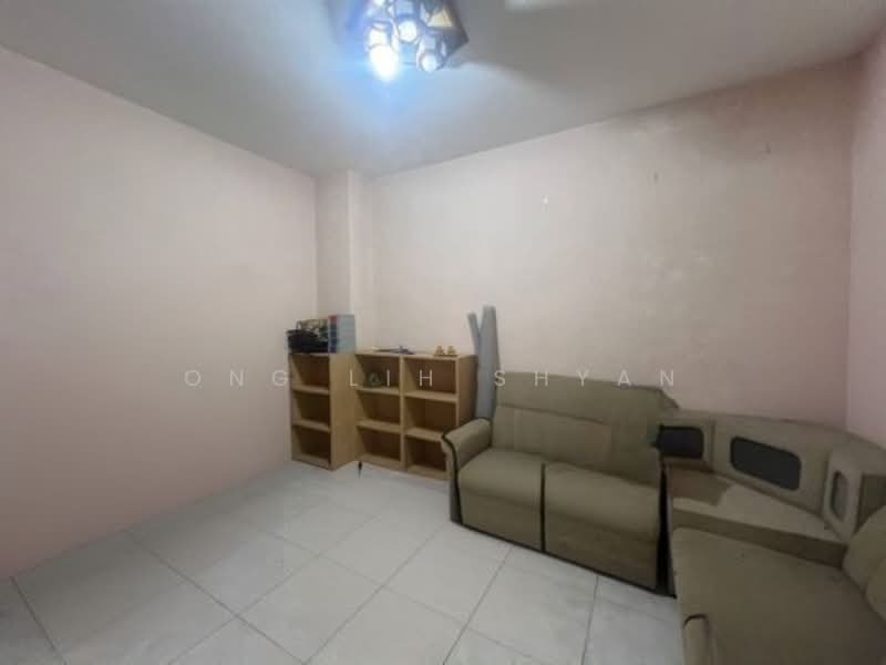Rumah Teres 2 Tingkat untuk Dijual di Taman Megah (Pontian) - Ong Lih Shyan - Living Room - PropertyGuru.com.my