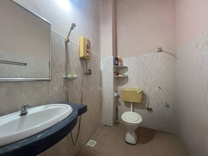 Rumah Teres 2 Tingkat untuk Dijual di Taman Megah (Pontian) - Ong Lih Shyan - Bathroom - PropertyGuru.com.my