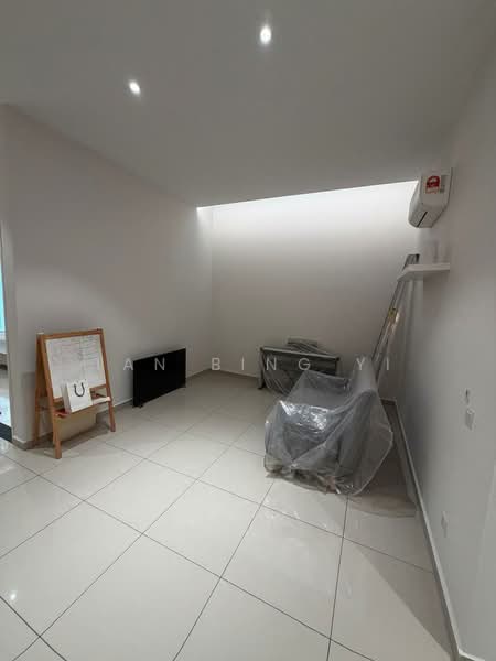 2-storey Terraced House for Sale in Taman Mount Austin (Tebrau) - Tan Bing Yi - Living Room - PropertyGuru.com.my