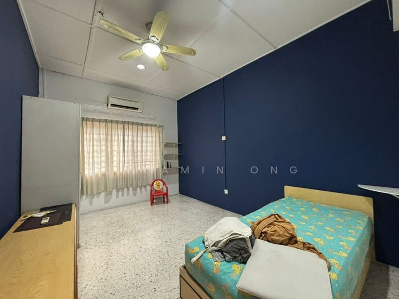 2-storey Terraced House for Rent in Taman Johor Jaya (Johor Bahru) - Benjamin Ong - Bedroom - PropertyGuru.com.my