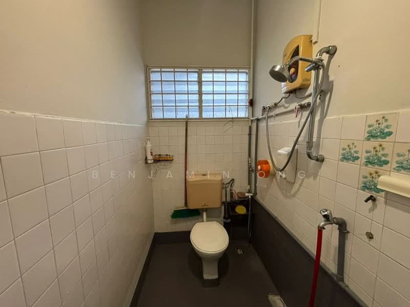 2-storey Terraced House for Rent in Taman Johor Jaya (Johor Bahru) - Benjamin Ong - Bathroom - PropertyGuru.com.my