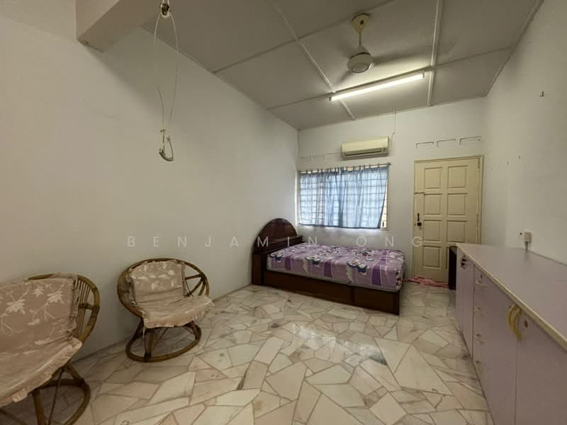 2-storey Terraced House for Rent in Taman Johor Jaya (Johor Bahru) - Benjamin Ong - Bedroom - PropertyGuru.com.my