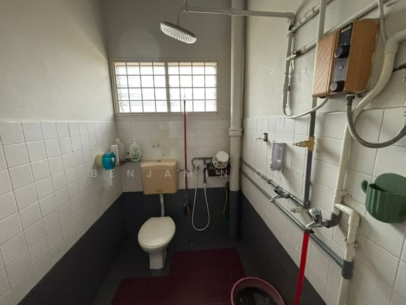2-storey Terraced House for Rent in Taman Johor Jaya (Johor Bahru) - Benjamin Ong - Bathroom - PropertyGuru.com.my