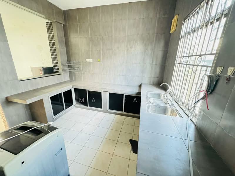 2-storey Terraced House for Sale in Taman Mount Austin (Tebrau) - Max Kan - Kitchen - PropertyGuru.com.my