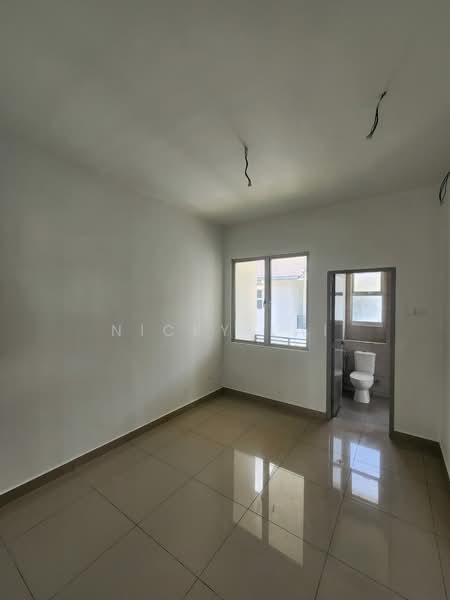 2-storey Terraced House for Sale in Amverton Hills (Sungai Buloh) - Nicky Lai - Interior - PropertyGuru.com.my