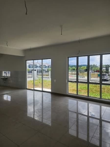 2-storey Terraced House for Sale in Amverton Hills (Sungai Buloh) - Nicky Lai - Living Room - PropertyGuru.com.my