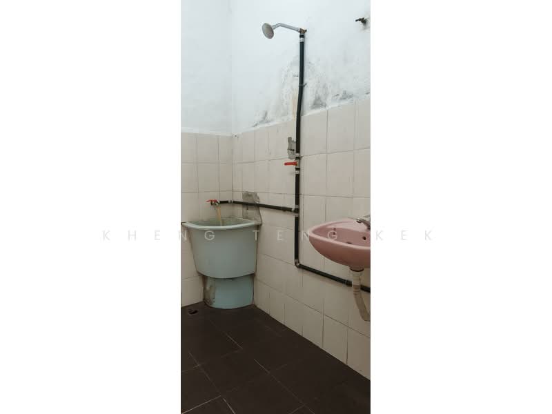 Rumah Teres 1 Tingkat untuk Disewa di Taman Chai Leng (Perai) - Kheng Teng Kek - Bathroom - PropertyGuru.com.my