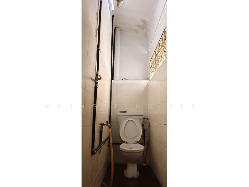 Rumah Teres 1 Tingkat untuk Disewa di Taman Chai Leng (Perai) - Kheng Teng Kek - Toilet - PropertyGuru.com.my