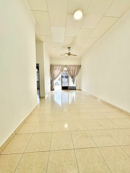 1-storey Terraced House for Sale in Taman Kempas Indah (Tebrau) - Constance Chan - Living Room - PropertyGuru.com.my