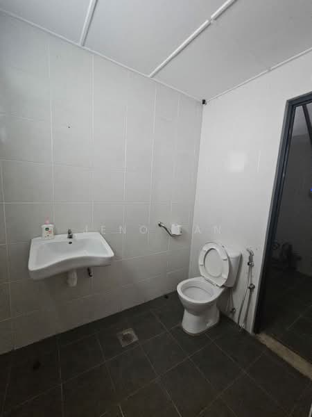Kedai / Pejabat untuk Disewa di Kuching (Sarawak) - Jeno Tan - Bathroom - PropertyGuru.com.my