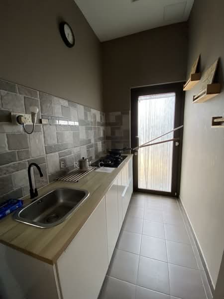 Cluster House for Sale in Taman Tropika (Kulai) - ERIC YAP - Kitchen - PropertyGuru.com.my