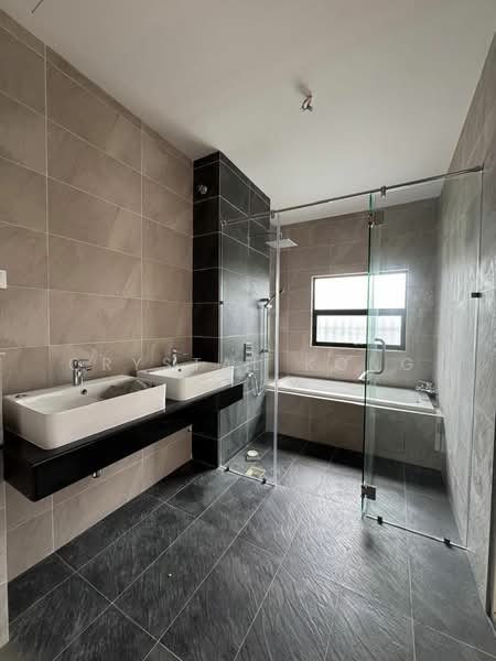 Semi-Detached House for Sale in Johor Bahru (Johor) - Crystal Kong - Bathroom - PropertyGuru.com.my