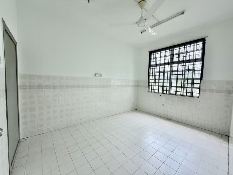 Semi-Detached House for Sale in Taman Munshi Ibrahim (Tampoi) - Stephanie Gan - Interior - PropertyGuru.com.my