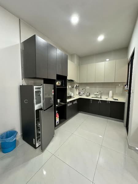 Condominium for Sale at Bay Point @ Country Garden Danga Bay - Crystal Tan - Kitchen - PropertyGuru.com.my