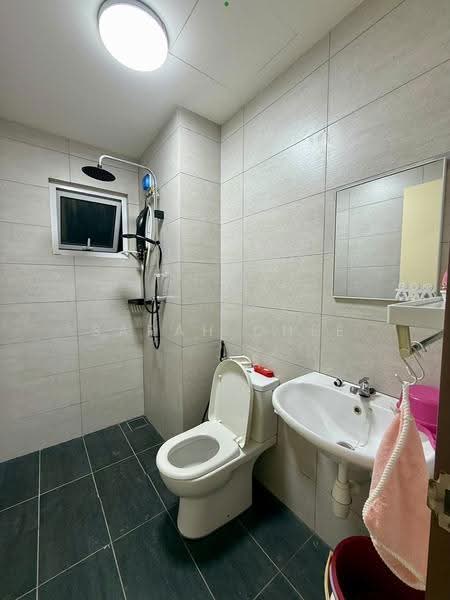Kediaman Servis untuk Disewa di Residensi Rimbun @ Canopy Hills - Sarah Chee - Bathroom - PropertyGuru.com.my
