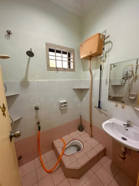 Taman Mutiara Rini untuk Untuk Dijual - RM 550,000, Mac 2026 - Bathroom - PropertyGuru.com.my