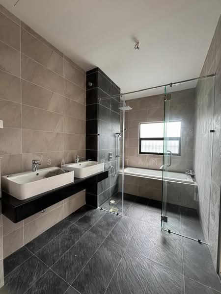 Semi-Detached House for Sale in Taman Sutera Utama (Skudai) - SASER TAN. - Bathroom - PropertyGuru.com.my