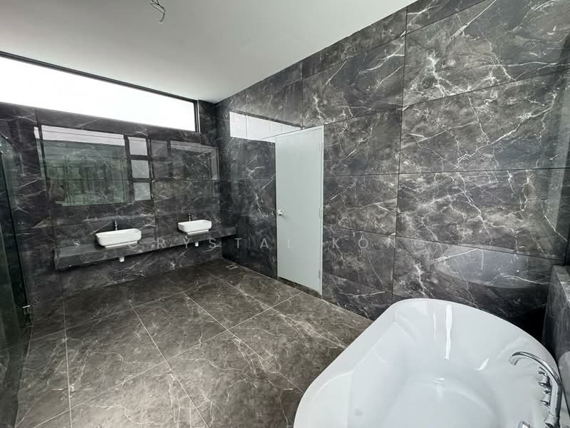 Bungalow for Sale in Taman Seri Austin (Tebrau) - Crystal Kong - Bathroom - PropertyGuru.com.my