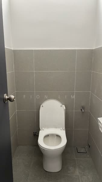 Shop for Rent in Johor Bahru (Johor) - Fion Lim - Bathroom - PropertyGuru.com.my