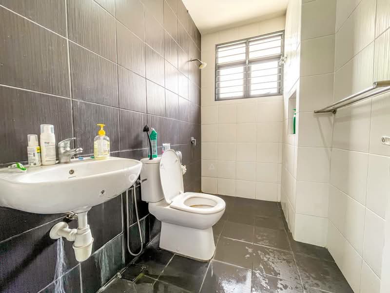 Semi-Detached House for Sale in Kajang (Selangor) - Ashraf Azwan - Bathroom - PropertyGuru.com.my