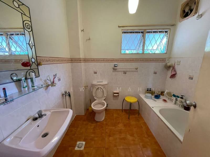 Bungalow for Sale in Bandar Country Homes (Rawang) - Elwin Mah - Bathroom - PropertyGuru.com.my