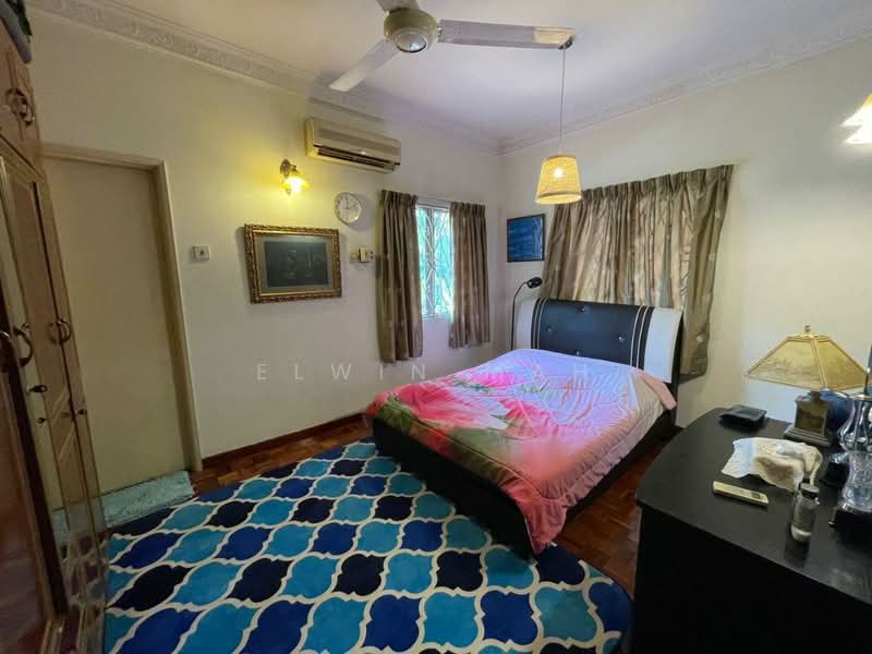 Bungalow for Sale in Bandar Country Homes (Rawang) - Elwin Mah - Bedroom - PropertyGuru.com.my