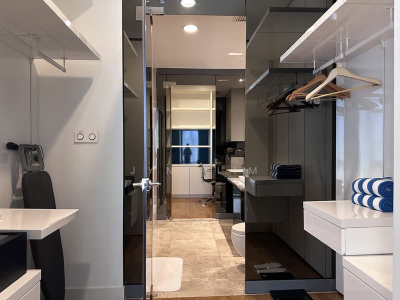 Servis Apartment untuk Dijual di The Face Suites (Platinum Suites) - Jyne Lim - Walk-In Wardrobe - PropertyGuru.com.my
