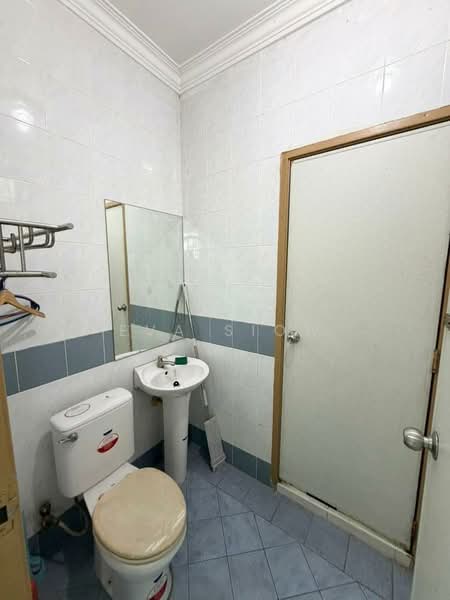 2-storey Terraced House for Sale in Taman Seri Orkid (Skudai) - Eva Siow - Bathroom - PropertyGuru.com.my