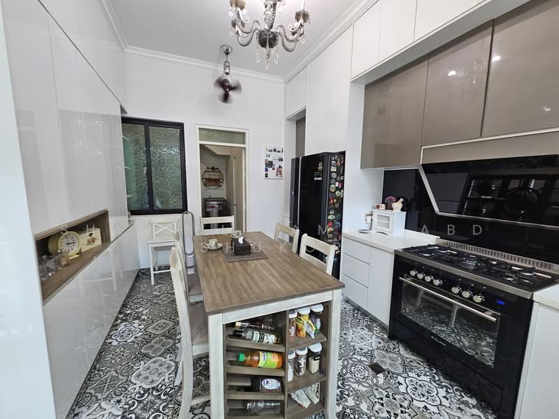 Zero-Lot Bungalow for Sale in Shah Alam (Selangor) - Shamsul Kamar Abd Shukor - Kitchen - PropertyGuru.com.my