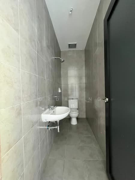 Semi-Detached House for Sale in Telok Panglima Garang (Selangor) - Jordan Ng - Bathroom - PropertyGuru.com.my