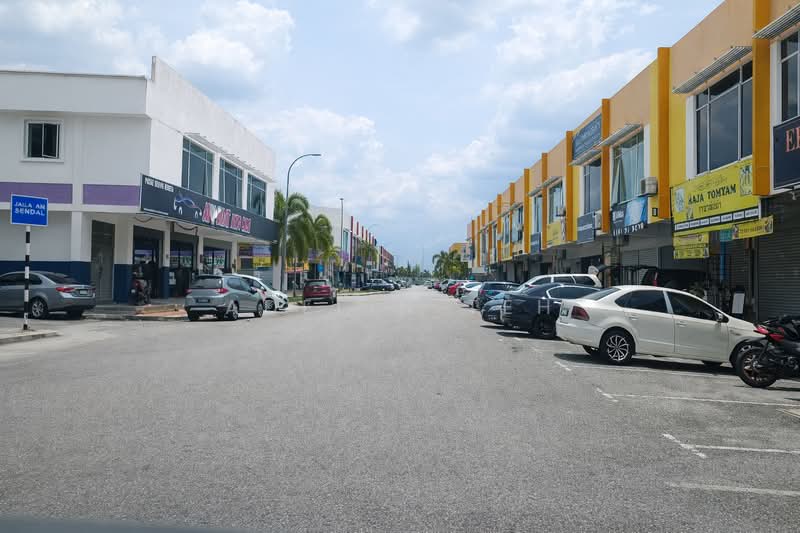 Kedai untuk Disewa di Saujana Utama (Puncak Alam) - Adelin Teh - Exterior - PropertyGuru.com.my