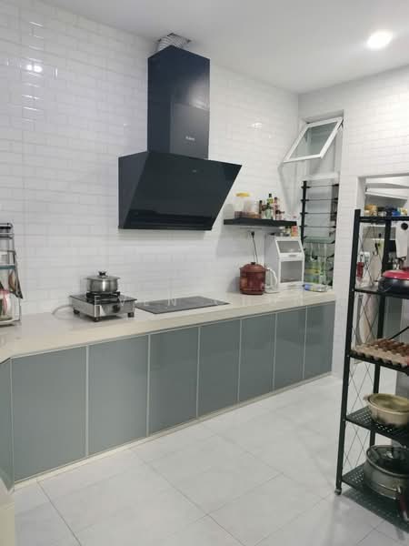 Cluster House for Sale in Taman Bestari Indah (Ulu Tiram) - Even Chun - Kitchen - PropertyGuru.com.my