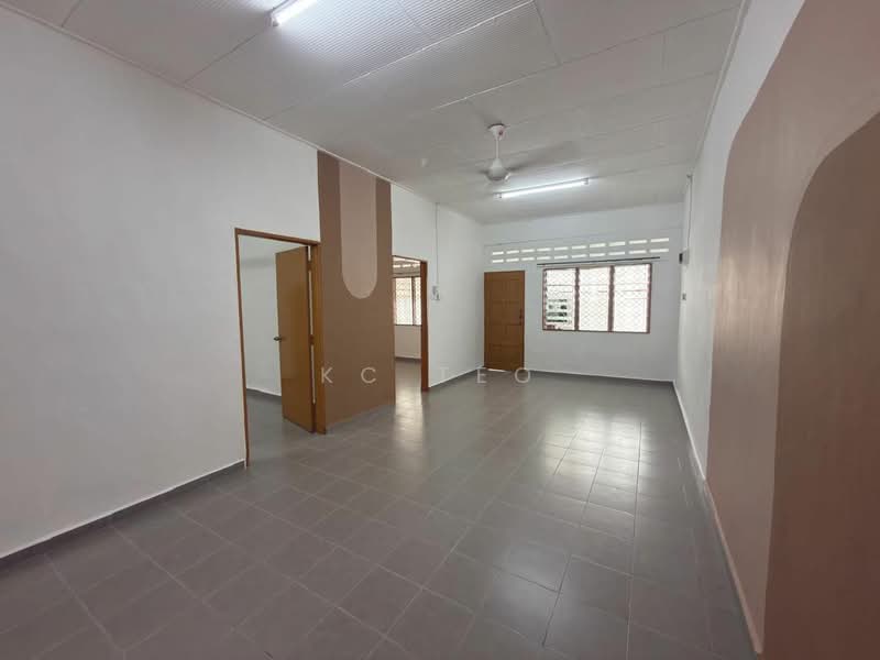 1-storey Terraced House for Rent in Taman Ungku Tun Aminah (Skudai) - Kc Teo - Living Room - PropertyGuru.com.my