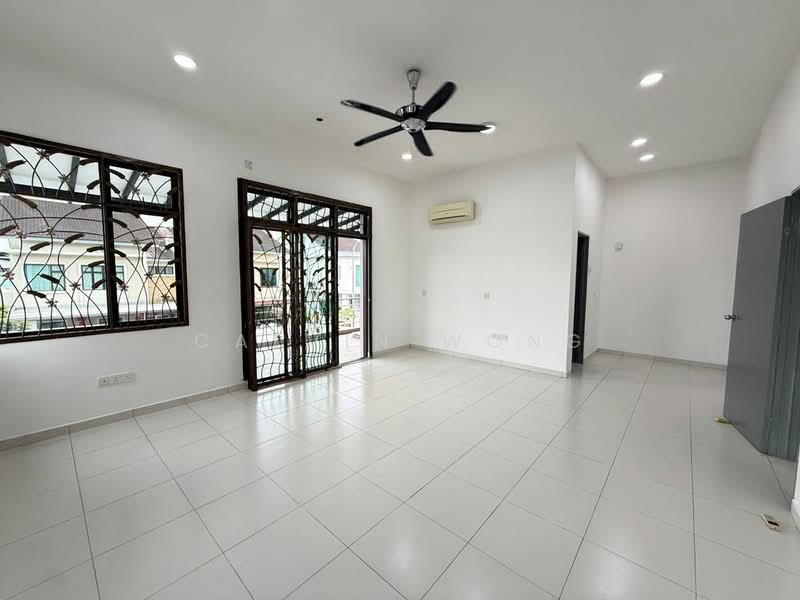 Cluster House for Sale in Taman Mutiara Mas (Skudai) - Calvin Wong - Living Room - PropertyGuru.com.my