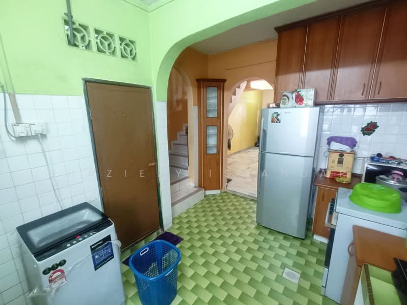 2-storey Terraced House for Sale in Batu Caves (Selangor) - Shaziery Iskandar - Kitchen - PropertyGuru.com.my