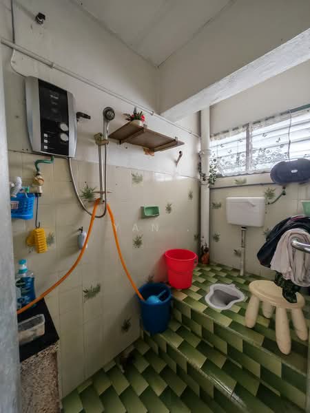 Rumah Flat untuk Dijual di Bukit Gedong - Yan . - Bathroom - PropertyGuru.com.my