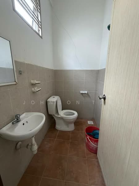 2-storey Terraced House for Sale in Taman Lagenda Putra (Kulai) - Johnson Tan - Bathroom - PropertyGuru.com.my