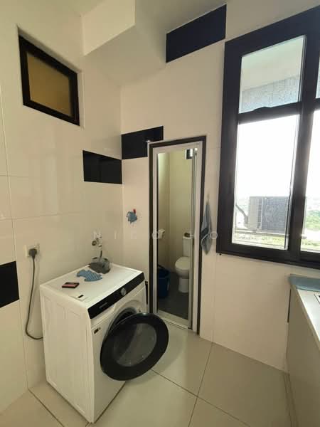 Service Residence for Sale at D'Summit Residences - Nico Ho - Bathroom - PropertyGuru.com.my