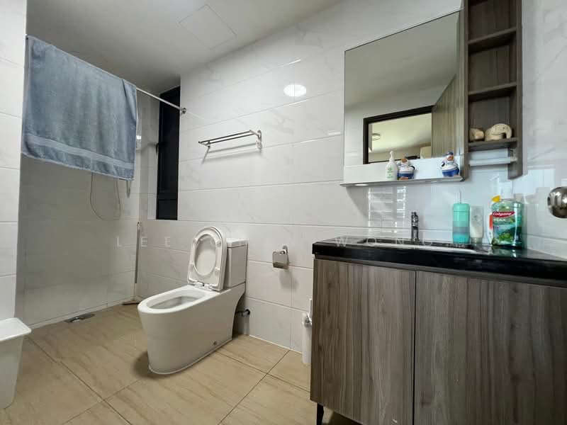 Service Residence for Sale at Country Garden Central Park - Lee Chin Wong - Bathroom - PropertyGuru.com.my