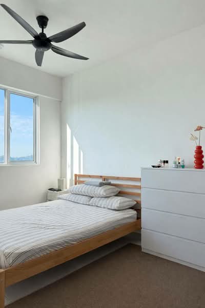 Havana Beach Residences untuk Untuk Disewa - RM 1,900 /bulan, Mac 2026 - Bedroom - PropertyGuru.com.my