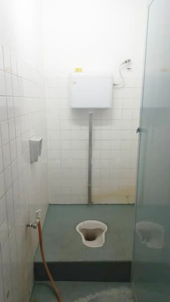 Shop for Rent in Pekan Semenyih (Semenyih) - Max Low - Bathroom - PropertyGuru.com.my