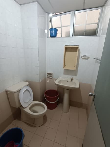 Condominium for Sale at Tiara Duta - Han . - Bathroom - PropertyGuru.com.my